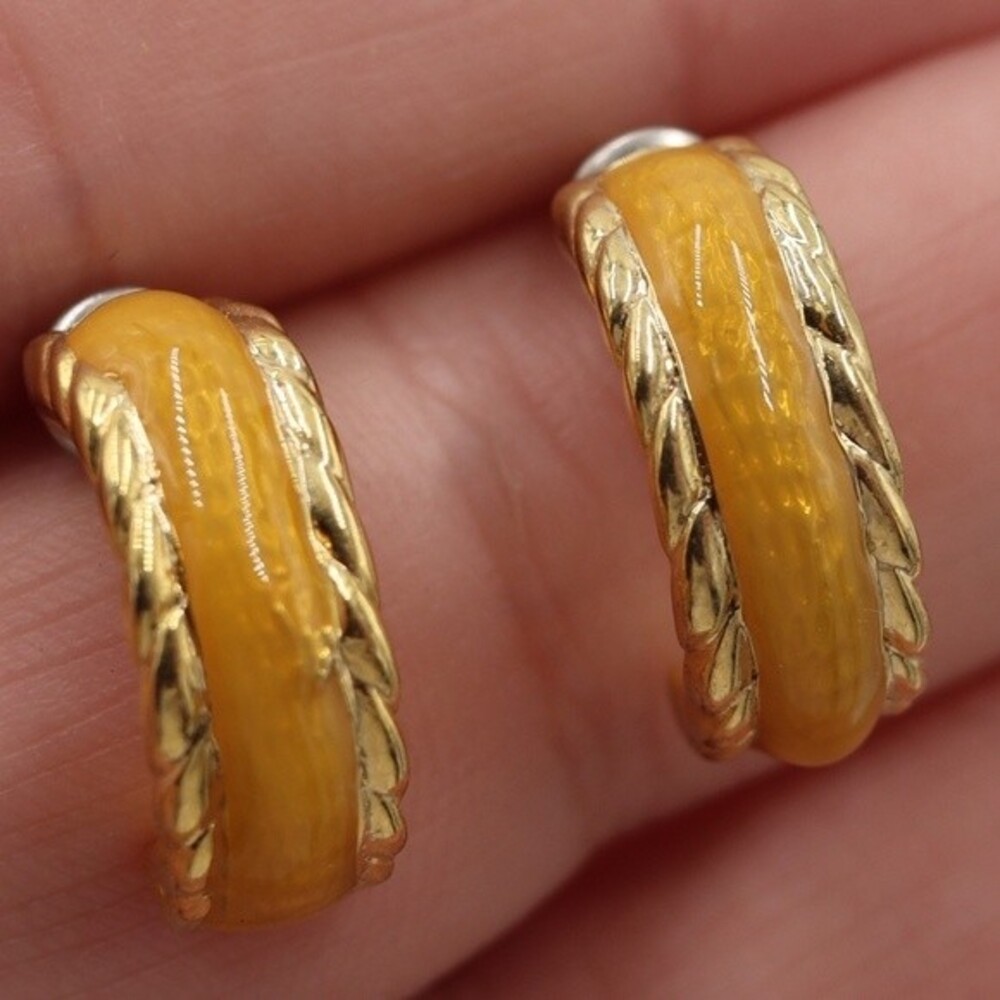 Gold Tone Huggie Hoop Earrings vintage